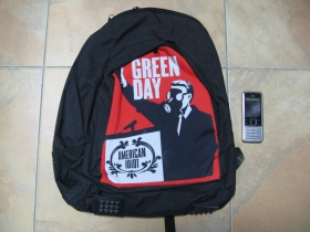 Green Day ruksak čierny, 100% polyester. Rozmery: Výška 42 cm, šírka 34 cm, hĺbka až 22 cm pri plnom obsahu